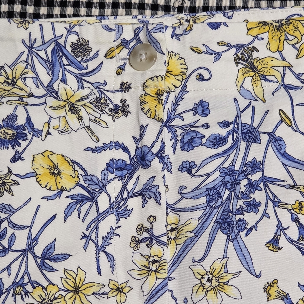 Talbots Whimsy Garden Blue and Yellow Floral Women's Relaxed Chino Shorts 7" - Picture 6 of 14